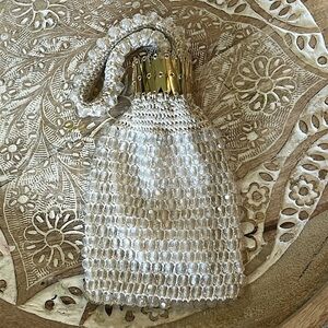 VINTAGE HANDMADE IN HONG KONG BEADED KNITED EXPANDABLE HANDBAG